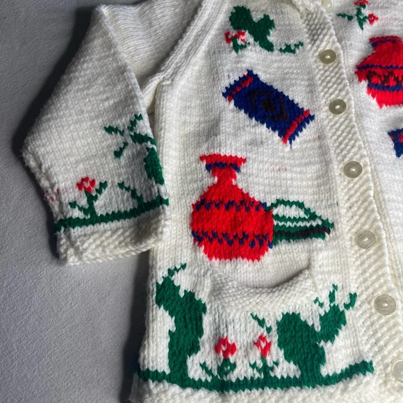 Knit sweater women Sz M? Button colorful white Spanish images handmade - Picture 9 of 11